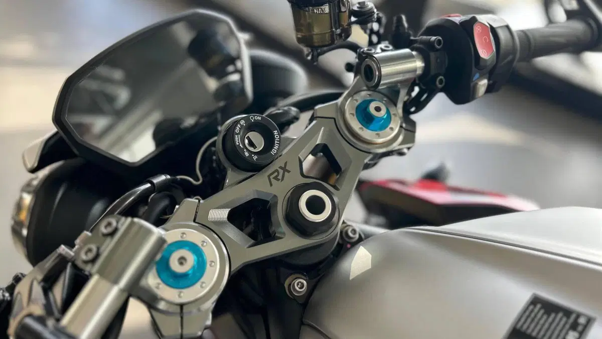 Triumph Street Triple 765 RX (2026)  (10)