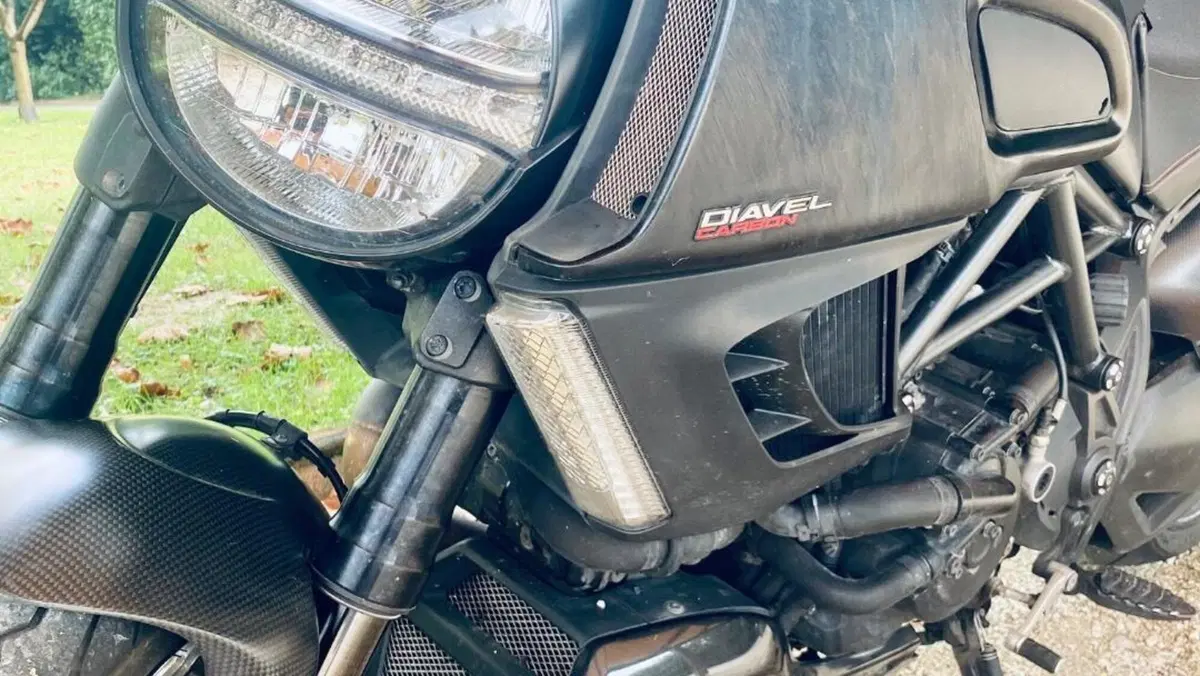 Ducati Diavel 1200 Carbon (2010 - 13)  (5)