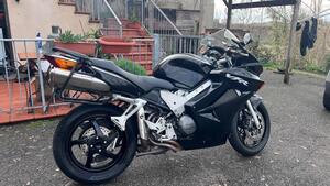 Honda VFR 800 (2002 - 05) 