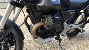 Moto Guzzi V85 TT Travel (2020) 