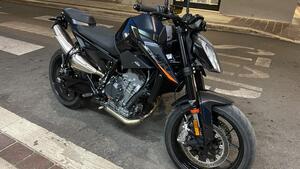 KTM 890 Duke L (2021) 