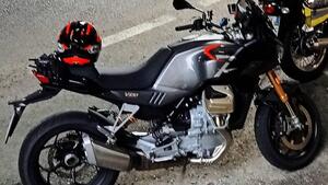Moto Guzzi V100 Mandello S (2022 - 24) 