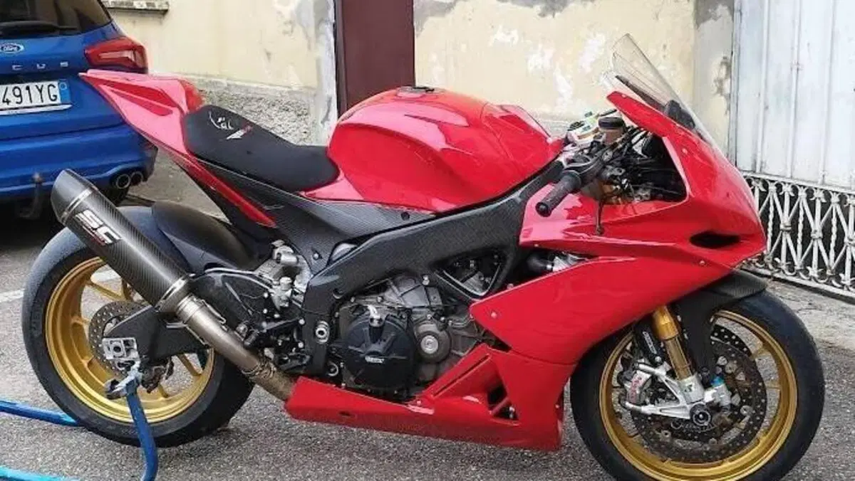 Aprilia RSV4 Factory APRC ABS (2011 - 15)  (2)