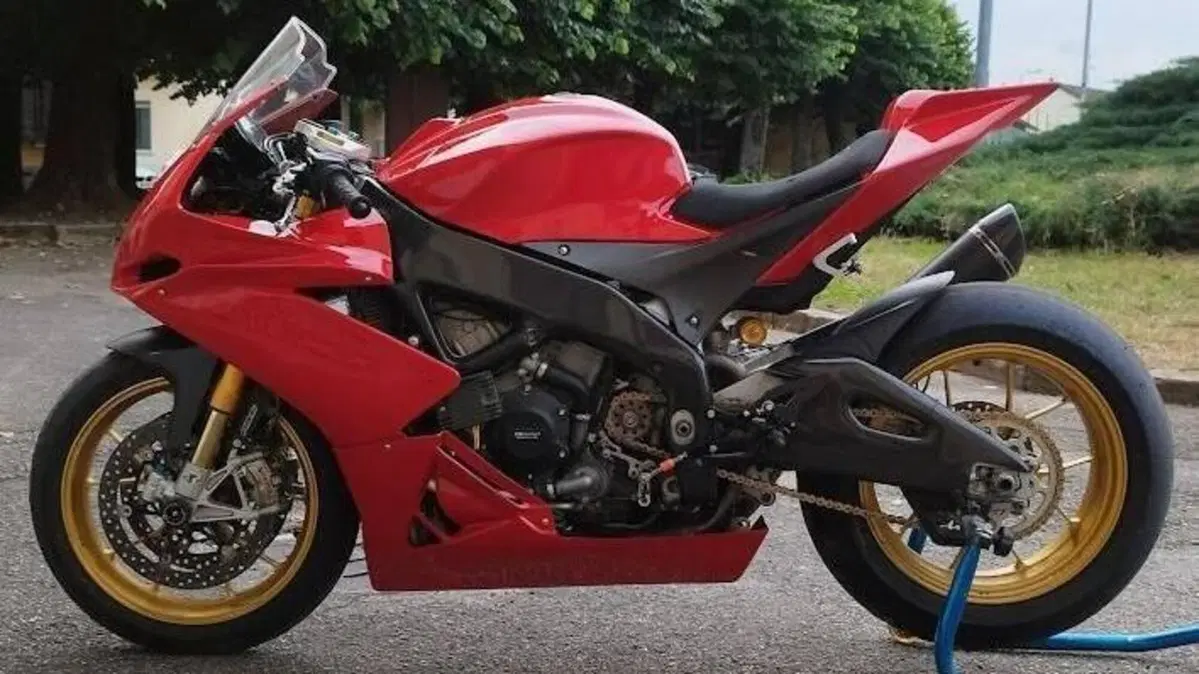Aprilia RSV4 Factory APRC ABS (2011 - 15)  (3)