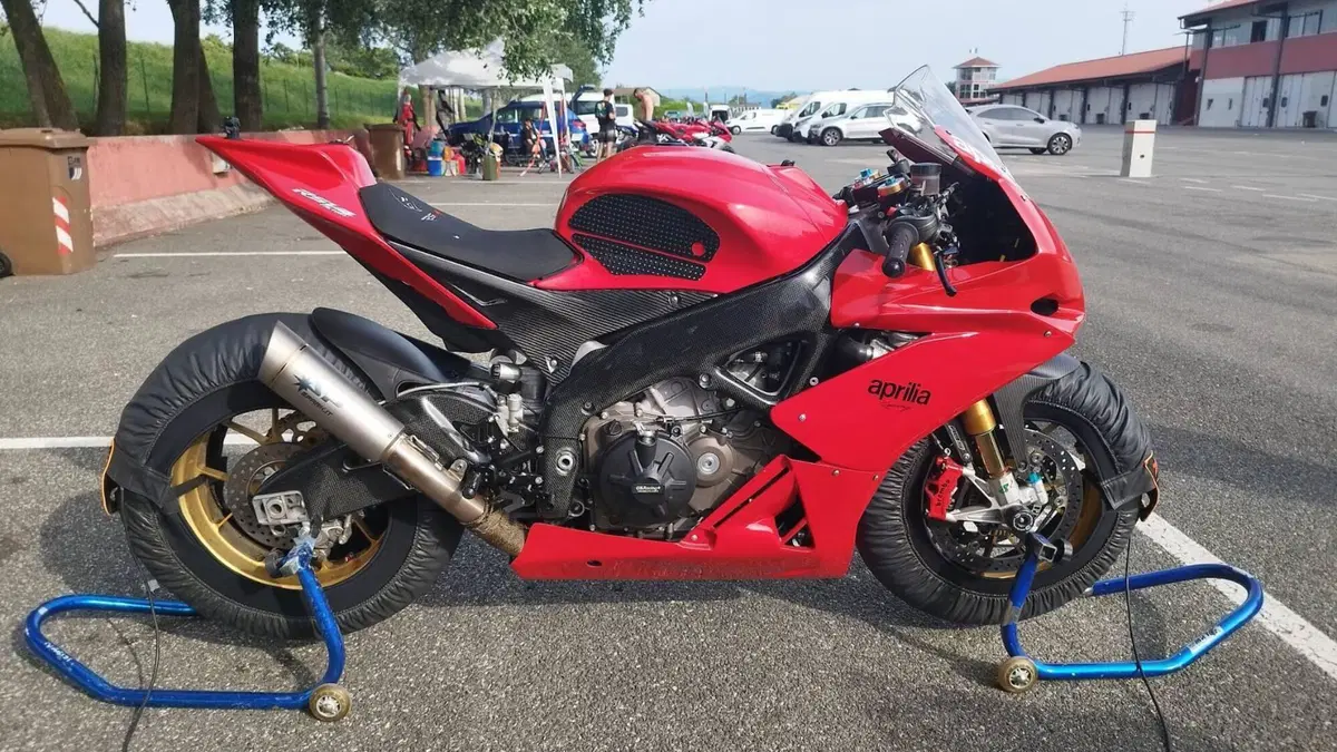 Aprilia RSV4 Factory APRC ABS (2011 - 15)  (9)