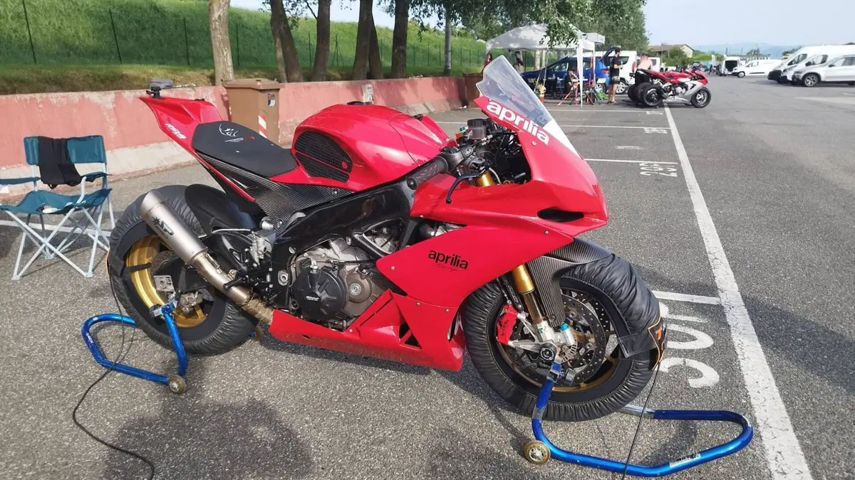 Aprilia RSV4 Factory APRC ABS (2011 - 15)  (10)
