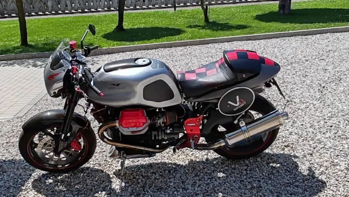 Moto Guzzi V11 Sport Naked (2002)  (2)