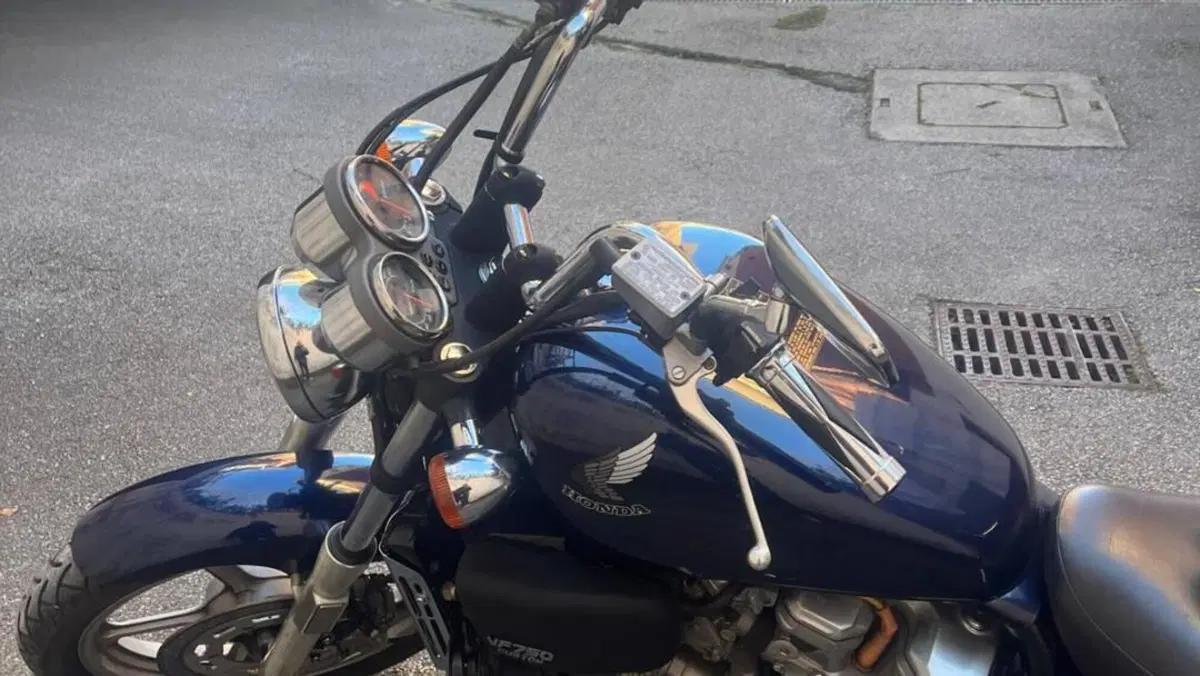 Honda VF 750 C (1985 - 01)  (3)