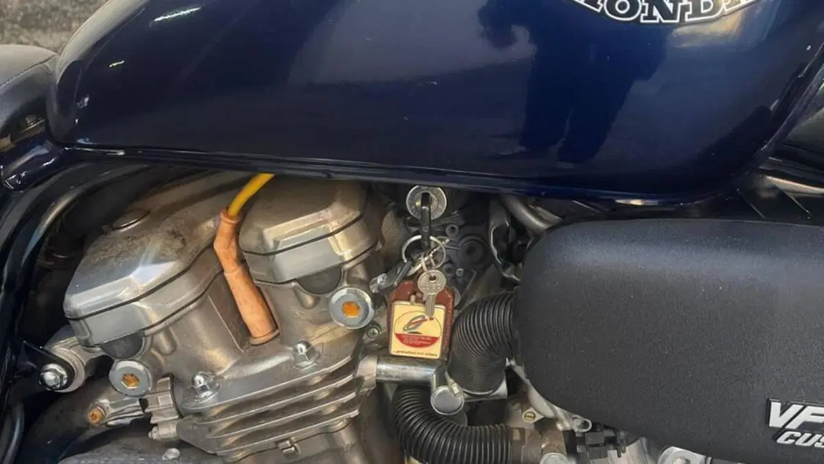 Honda VF 750 C (1985 - 01)  (4)