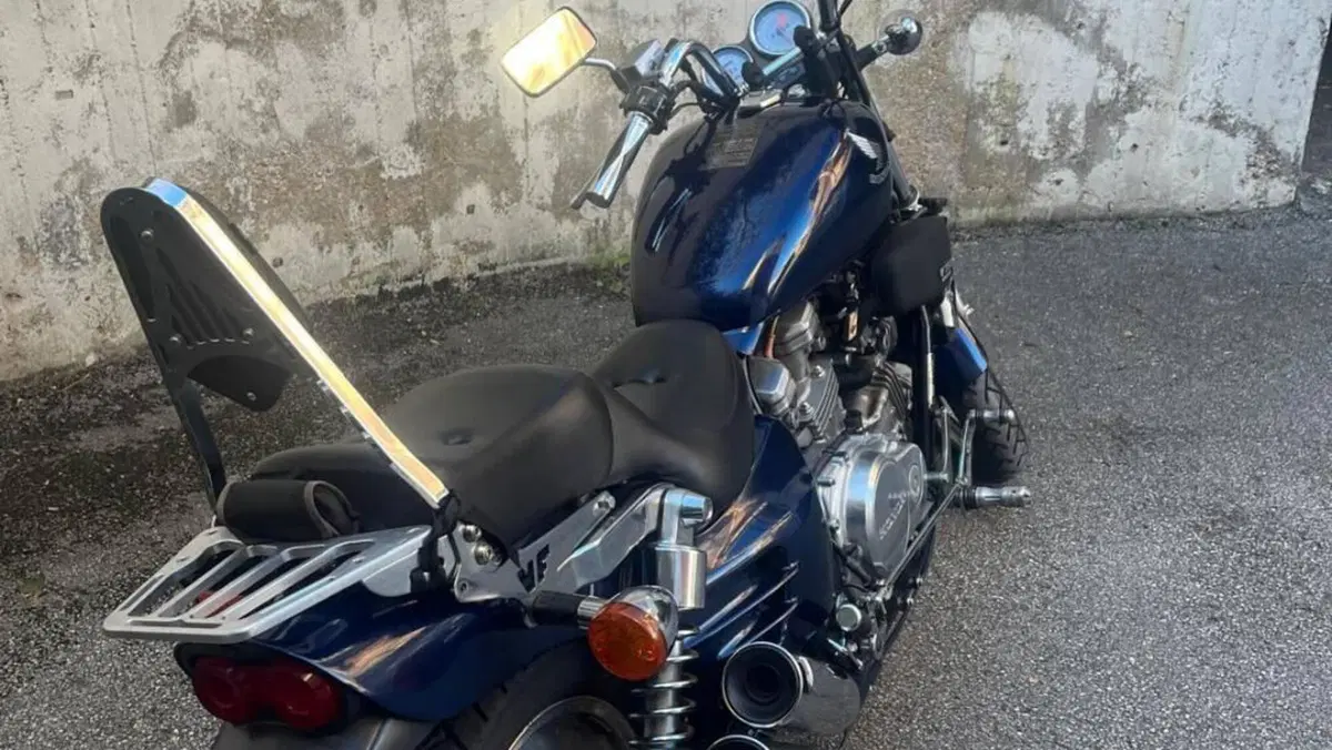 Honda VF 750 C (1985 - 01)  (8)