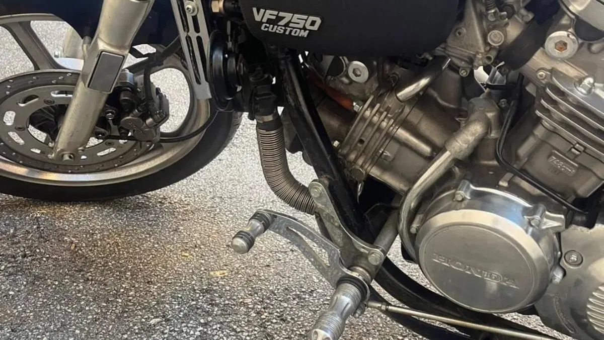 Honda VF 750 C (1985 - 01)  (9)