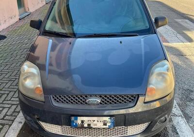 Ford Fiesta 1.2 16V 5p. Ghia usata
