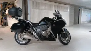 Honda VFR 1200 F ABS (2009 - 16)  (4)