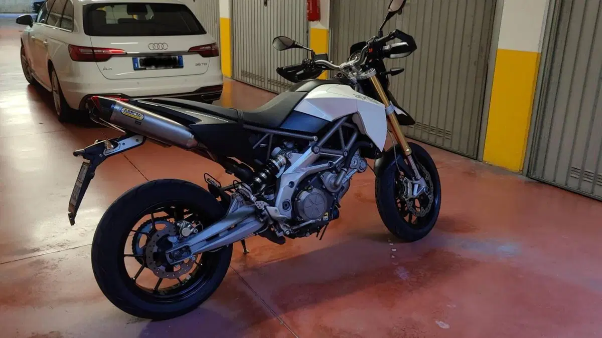Aprilia Dorsoduro 750 (2009 - 14)  (3)