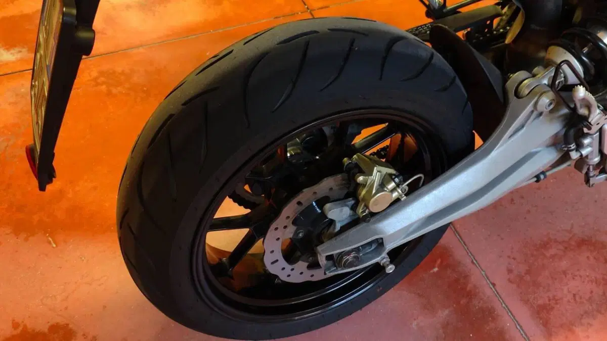 Aprilia Dorsoduro 750 (2009 - 14)  (4)