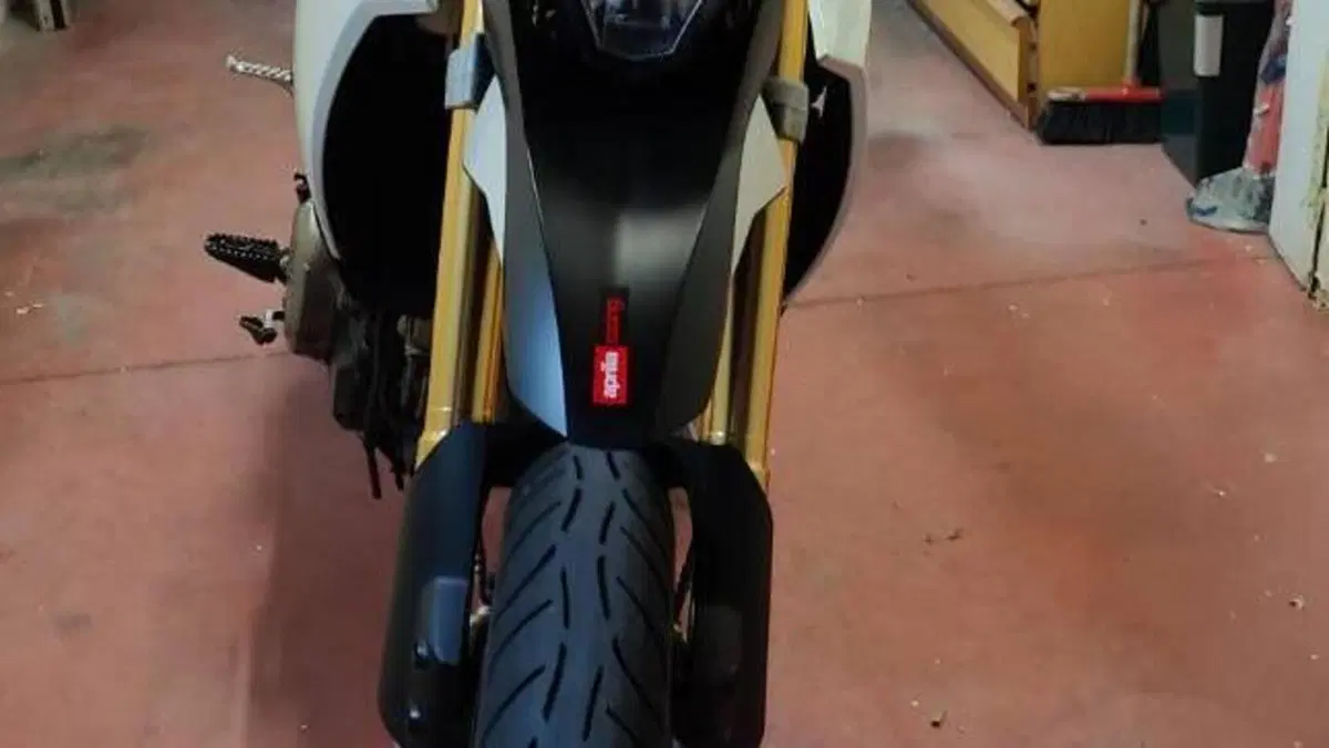 Aprilia Dorsoduro 750 (2009 - 14)  (6)