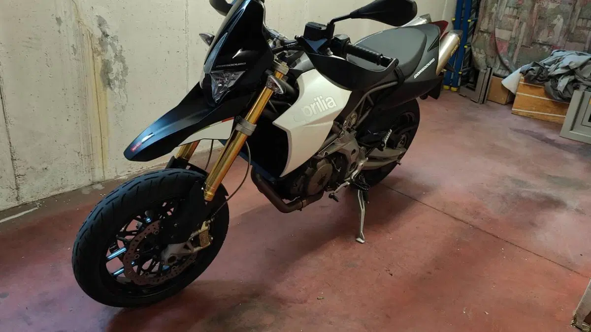 Aprilia Dorsoduro 750 (2009 - 14)  (8)