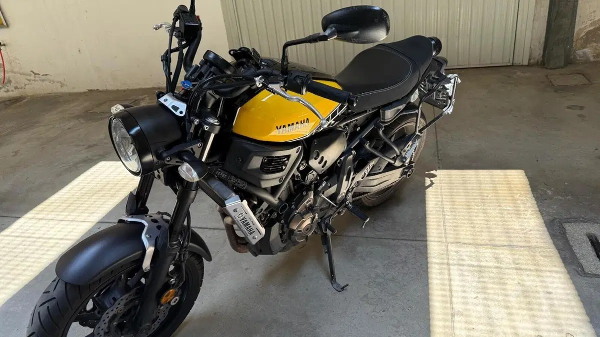 Yamaha XSR 700 ABS 60th Anniversary (2016 - 18)  (2)