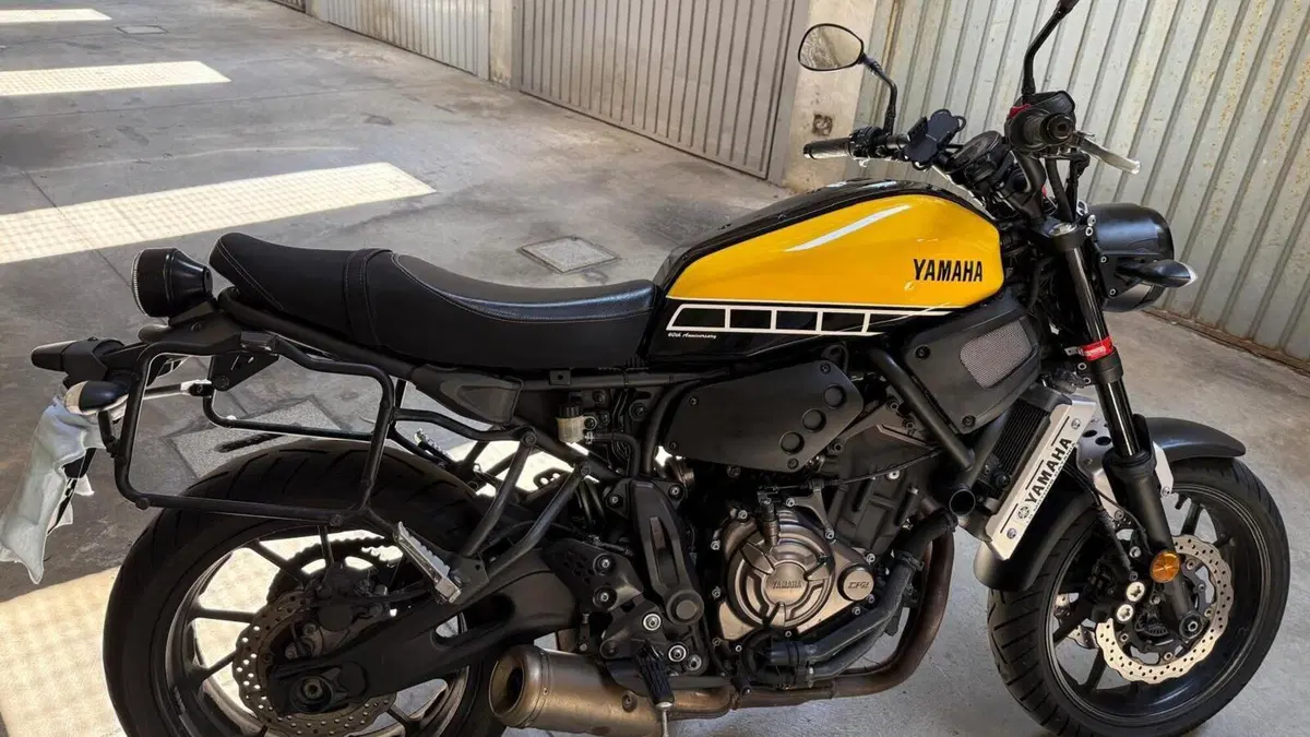 Yamaha XSR 700 ABS 60th Anniversary (2016 - 18)  (3)