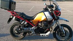 Moto Guzzi V85 TT Evocative Graphics (2021 - 23) 