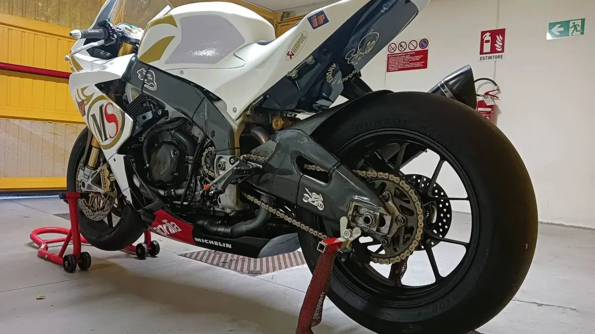 Aprilia RSV4 Factory APRC ABS (2011 - 15)  (5)