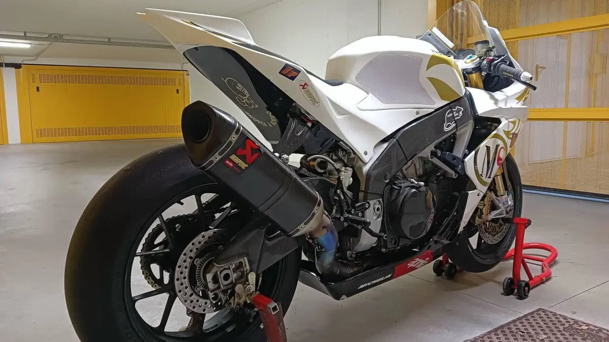 Aprilia RSV4 Factory APRC ABS (2011 - 15)  (6)
