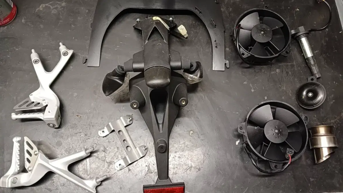Aprilia RSV4 Factory APRC ABS (2011 - 15)  (9)