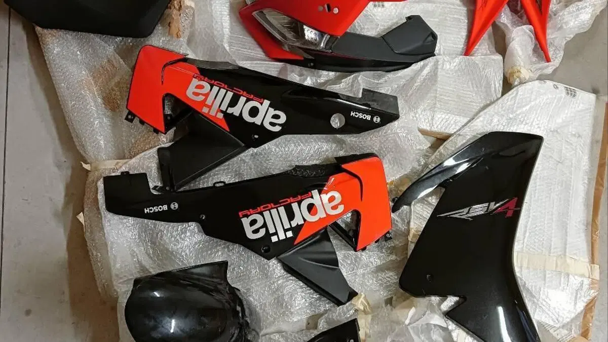 Aprilia RSV4 Factory APRC ABS (2011 - 15)  (10)