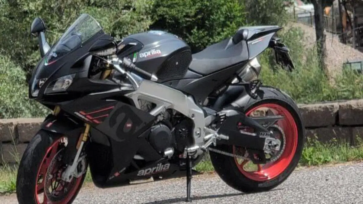 Aprilia RSV4 RR (2019 - 20)  (6)