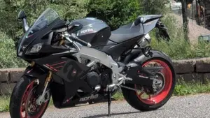 Aprilia RSV4 RR (2019 - 20)  (6)