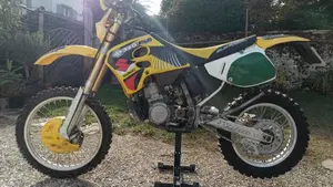 Suzuki   (4)