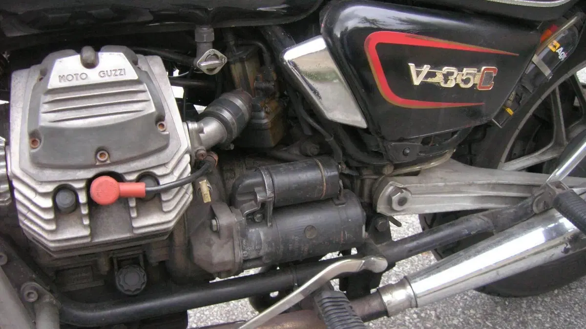 Moto Guzzi   (2)