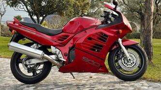 Suzuki RF 900 R usata