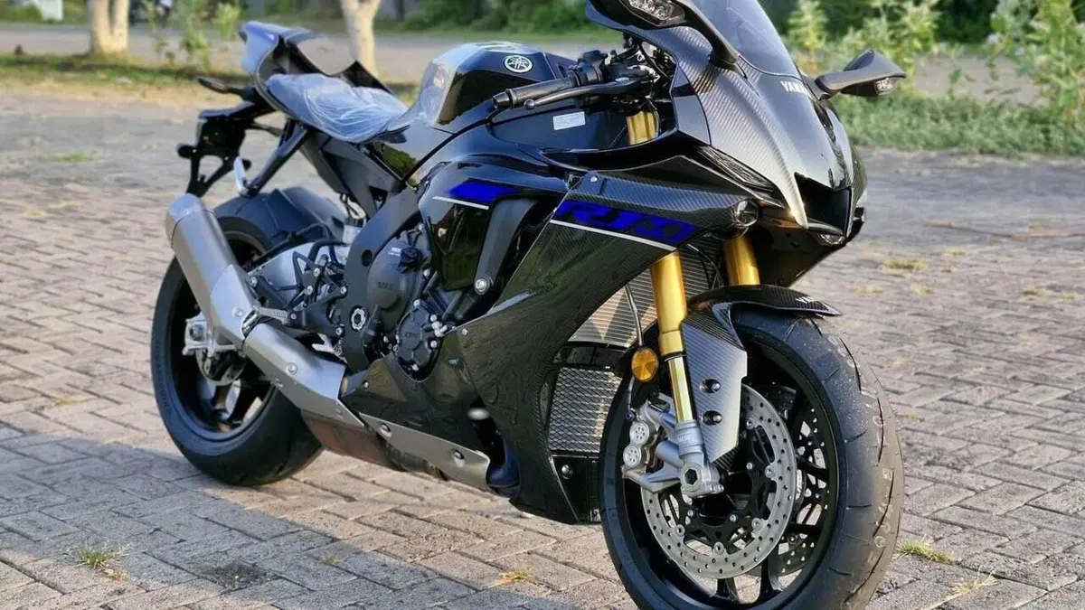 Yamaha YZF R1M (2020 - 25)  (3)