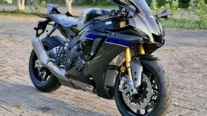 Yamaha YZF R1M (2020 - 25)  (3)