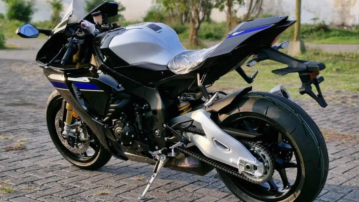 Yamaha YZF R1M (2020 - 25)  (4)