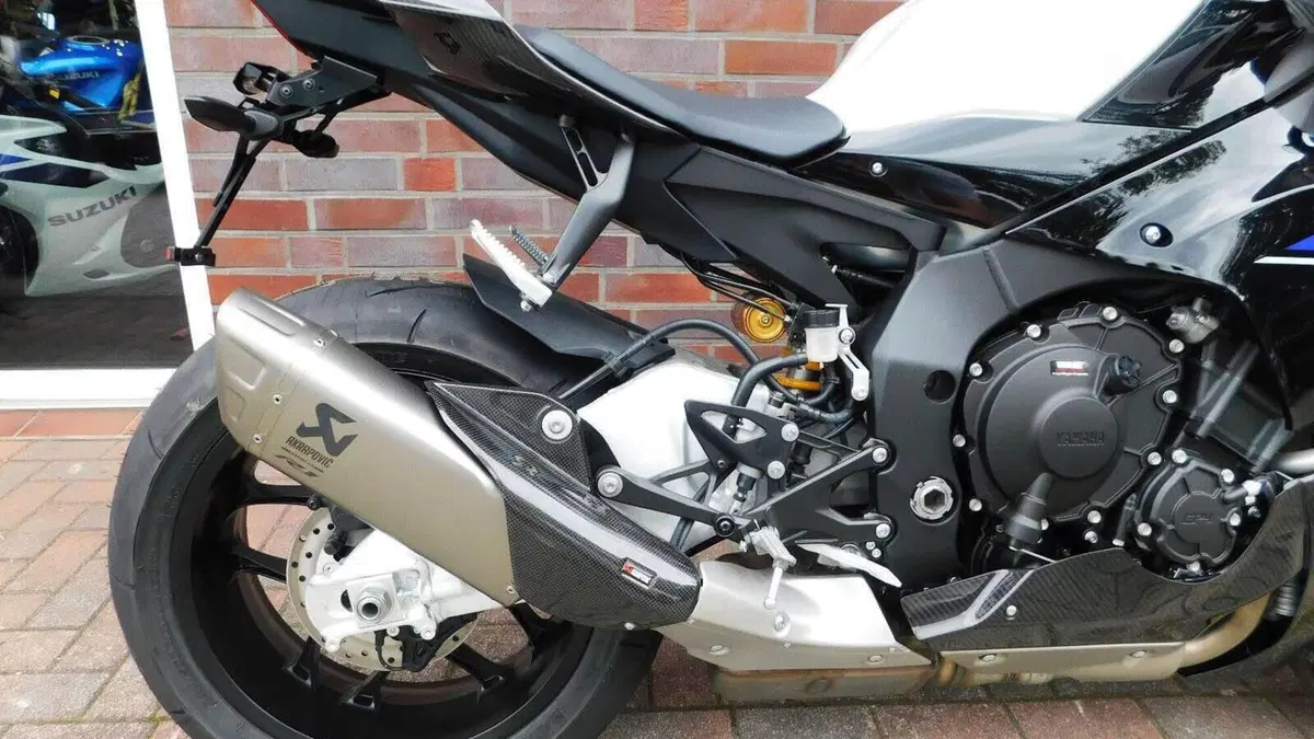 Yamaha YZF R1M (2020 - 25)  (6)