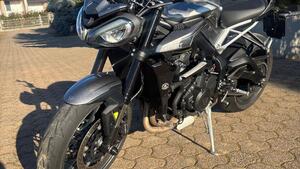 Triumph Street Triple 765 R (2023 - 26) 