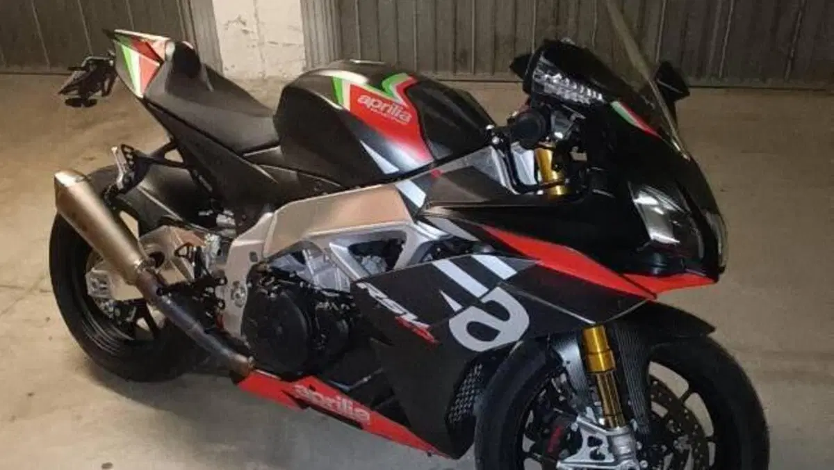 Aprilia RSV4 1100 Factory (2020) 