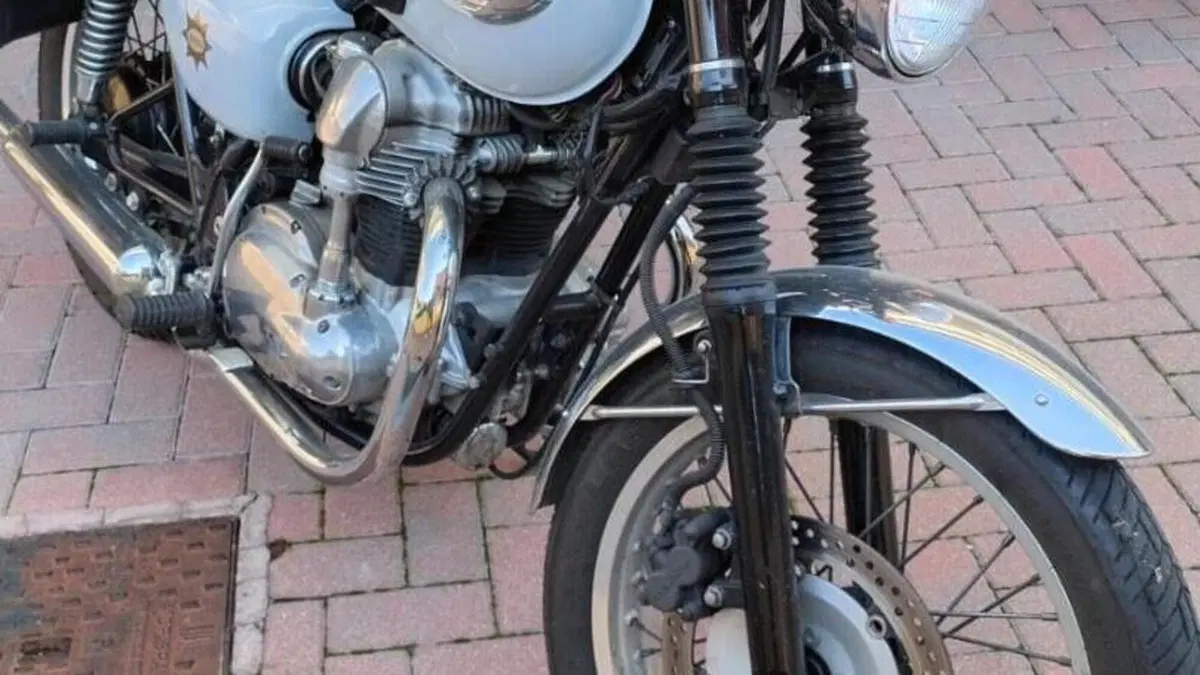 Kawasaki W 650 (1999 - 00)  (2)