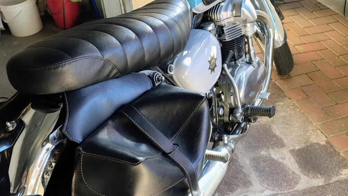 Kawasaki W 650 (1999 - 00)  (7)