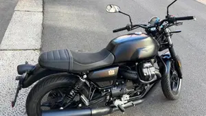 Moto Guzzi V7 Stone (2021 - 24) 