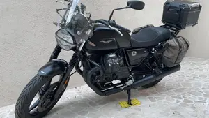 Moto Guzzi V7 Stone (2021 - 24)  (6)