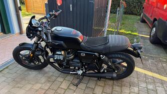 Moto Guzzi V7 Stone (2021 - 24) usata