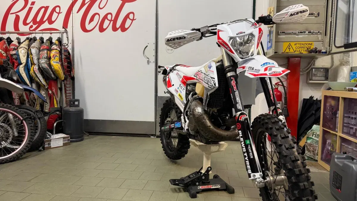 KTM 300 EXC E TPI (2022)  (3)