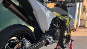 Husqvarna 701 Supermoto (2022)  (9)