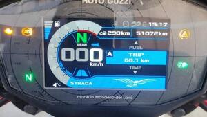 Moto Guzzi V85 TT Evocative Graphics (2019 - 20) 