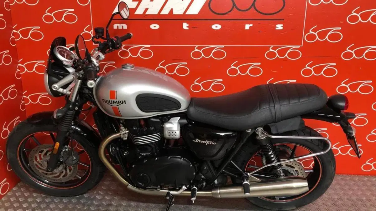 Triumph Street Twin 900 (2016)  (3)