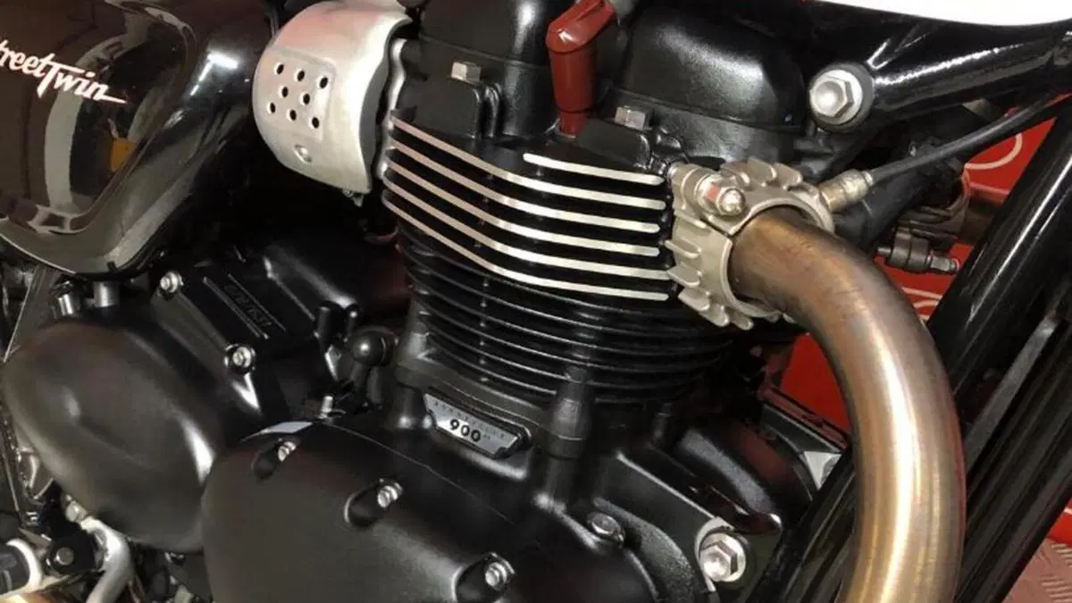 Triumph Street Twin 900 (2016)  (5)