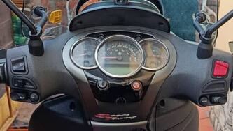 Piaggio Beverly 350 SportTouring ie ABS (2011 - 17) usata